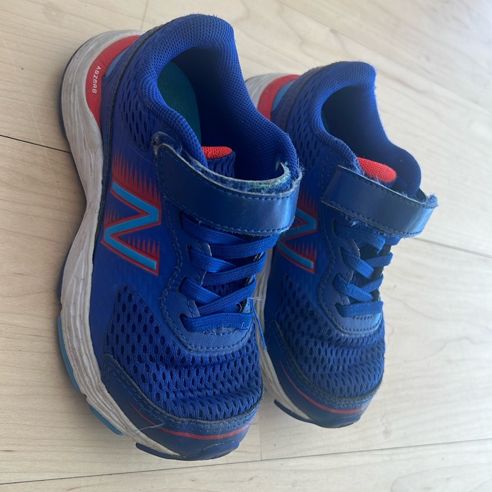 New Balance Kids' 680 V6 Hook and Loop Running Shoe